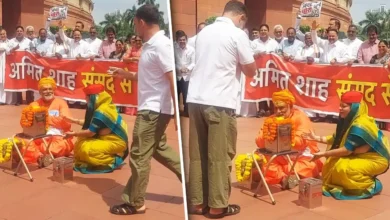 Photo of राम मंदिर में चढ़ावे को लेकर हुए विवाद पर सांसदों का अनोखा विरोध प्रदर्शन