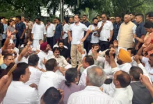 Photo of प्रधानमंत्री आवास के पास राहुल और प्रियंका के नेतृत्व में धरने पर बैठे कांग्रेस नेताओं को हिरासत में लिया गया
