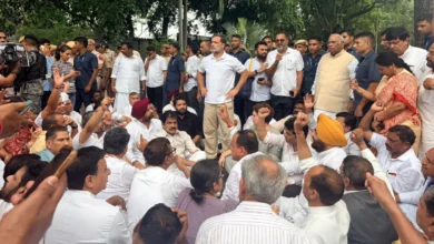 Photo of प्रधानमंत्री आवास के पास राहुल और प्रियंका के नेतृत्व में धरने पर बैठे कांग्रेस नेताओं को हिरासत में लिया गया