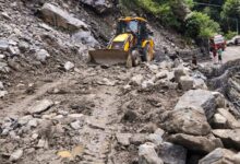 Photo of उत्तराखंड: भूस्खलन और भारी बारिश की चेतावनी के मद्देनजर चार धाम यात्रा दो दिनों के लिए स्थगित