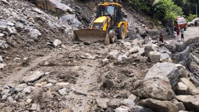 Photo of उत्तराखंड: भूस्खलन और भारी बारिश की चेतावनी के मद्देनजर चार धाम यात्रा दो दिनों के लिए स्थगित