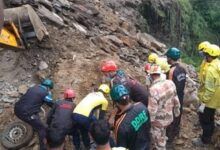 Photo of उत्तराखंड : रुद्रप्रयाग में केदारनाथ राजमार्ग पर भूस्खलन से यातायात बाधित; बहाली कार्य जारी