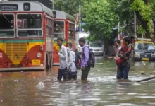 Photo of मुंबई में भारी बारिश कई इलाकों में जलभराव