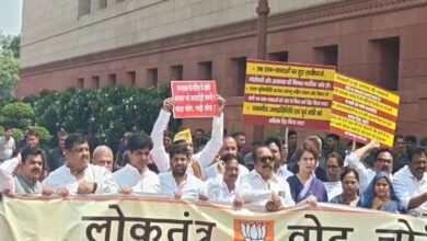 Photo of भारी हंगामे के बीच दोनों सदनों को दोपहर 12 बजे तक के लिए स्थगित किया गया
