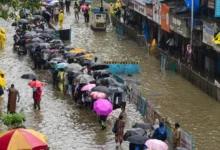 Photo of मुंबई बारिश : उड़ानें और ट्रेनें बाधित हुईं, रेड अलर्ट जारी किया गया