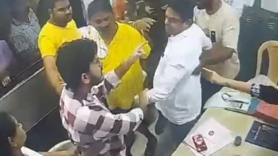 Photo of महाराष्ट्र के ठाणे में स्थित केडीएमसी अस्पताल में डॉक्टरों पर हमला करने के आरोप में शिवसेना पार्षद के खिलाफ मामला दर्ज