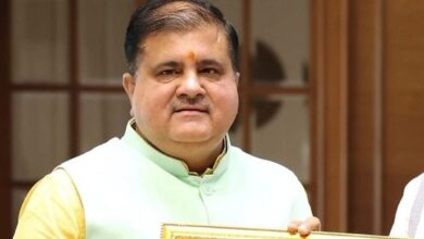 Photo of उत्तराखंड भाजपा अध्यक्ष महेंद्र भट्ट ने छात्रों पर की गई टिप्पणी के लिए माफी मांगी