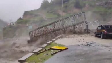 Photo of चमोली में बादल फटने से बाढ़, बैली ब्रिज बहा, बीआरओ ड्राइवर लापता