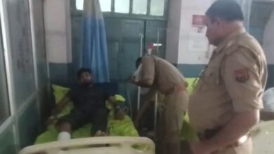Photo of यमुना एक्सप्रेसवे पर दिल्ली पुलिस की हिरासत से भागा आरोपी, पिस्टल छीनकर फायरिंग की, दोबारा गिरफ्तार