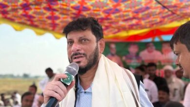 Photo of मुंबई: AIMIM नेता वारिस पठान ने फहराया तिरंगा, ‘वंदे मातरम्’ न गाने पर दी सफाई