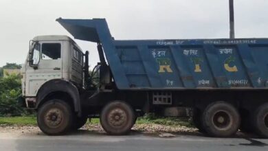 Photo of मथुरा: तेज रफ्तार डंपर की चपेट में आने से दो की मौत, एक बच्चा भी शामिल