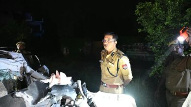 Photo of अयोध्या में पुलिस कार और ट्रेलर की टक्कर, उपनिरीक्षक की मौत, कांस्टेबल घायल
