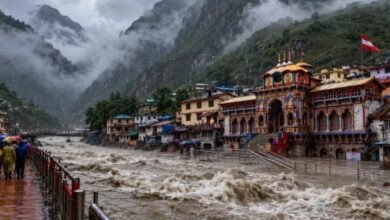 Photo of गढ़वाल में भारी बारिश से नदियों का जलस्तर बढ़ा, प्रशासन ने चारधाम यात्रियों से की सतर्कता की अपील