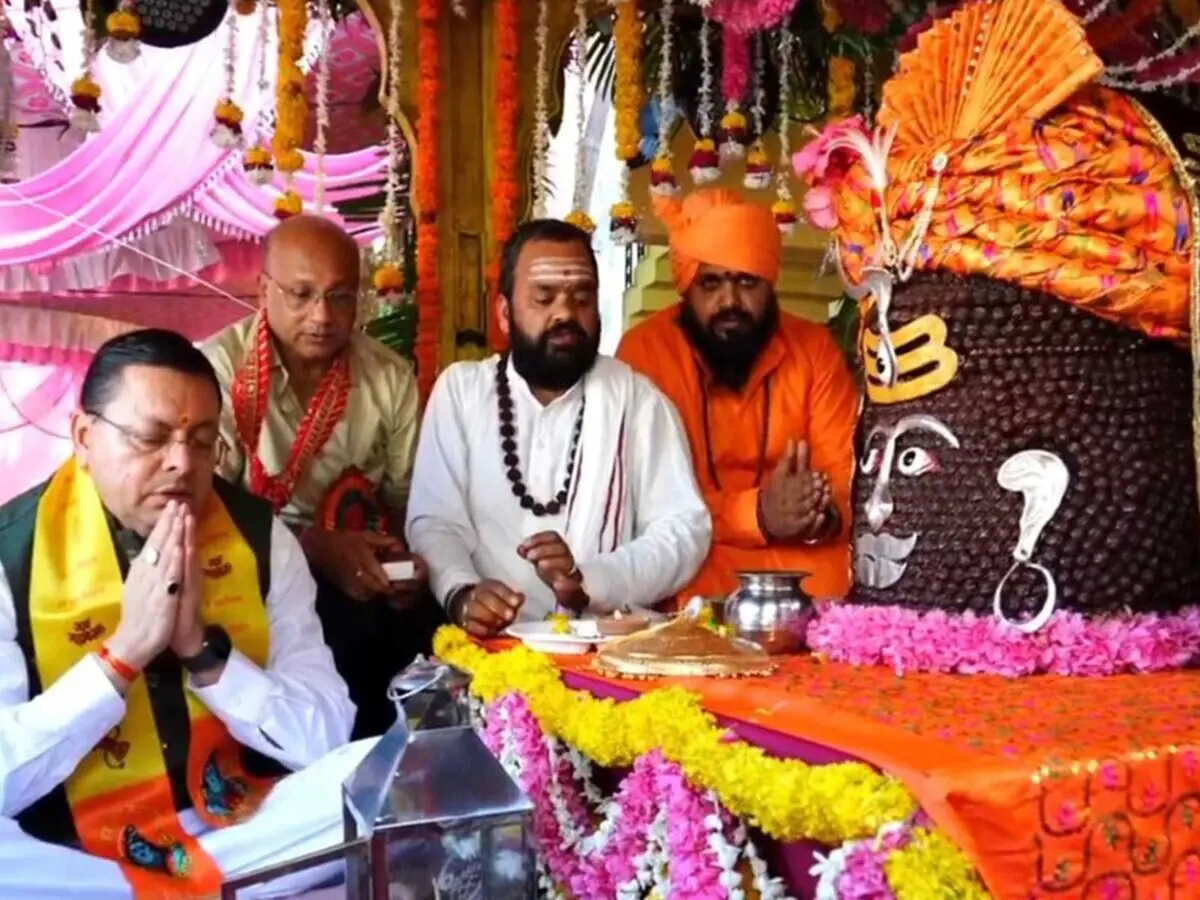 Photo of सीएम धामी ने टपकेश्वर महादेव की शोभा यात्रा में लिया हिस्सा, अग्निवीर सेल और चारधाम यात्रा की तैयारियों का किया जिक्र