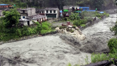Photo of नेपाल में तिब्बत सीमा के पास स्थित एक गांव में भीषण बाढ़ से 8 लोगों की मौत, सैकड़ों लापता