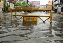 Photo of उत्तराखंड: देहरादून में भारी बारिश के कारण 97 सड़कें अवरुद्ध, आज स्कूल बंद