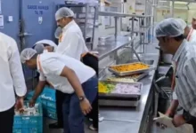 Photo of बेंगलुरु के पांच सितारा होटलों पर छापेमारी: सड़ी हुई सब्जियां, मांस, एक्सपायर्ड दूध बरामद