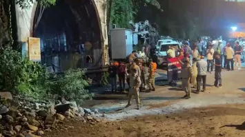 Photo of उत्तराखंड के चमोली में सुरंग में पानी और मलबा घुसने से 7 लोगों की मौत, 13 घायल