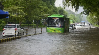 Photo of भारी बारिश से दिल्ली की सड़कें जलमग्न , कनॉट प्लेस से एम्स तक जलभराव