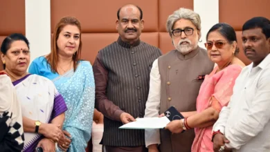 Photo of सुप्रीम कोर्ट के फैसले के बाद, लोकसभा अध्यक्ष ने अयोग्यता की मांग वाली याचिका पर टीएमसी के 20 बागी सांसदों को नोटिस जारी किया