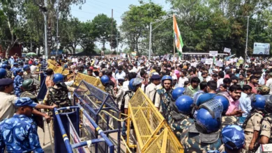 Photo of बीपीएससी पेपर लीक विवाद को लेकर पटना में मची अफरा-तफरी , पुलिस से भिड़ंत