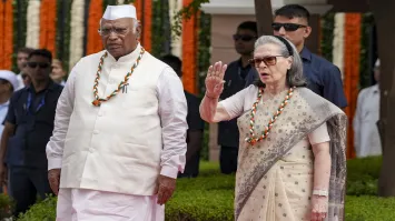 Photo of वंदे मातरम विवाद को लेकर भाजपा ने सोनिया गांधी के खिलाफ शिकायत दर्ज कराई