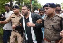 Photo of तेजस्वी यादव और पार्टी कार्यकर्ताओं को विरोध मार्च के दौरान हिरासत में लिया गया