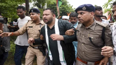 Photo of तेजस्वी यादव और पार्टी कार्यकर्ताओं को विरोध मार्च के दौरान हिरासत में लिया गया