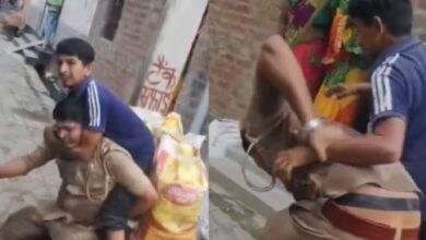 Photo of लखनऊ के पारा में अवैध डेयरियों के खिलाफ कार्रवाई के दौरान टीम पर हमला, दो महिलाएं गिरफ्तार