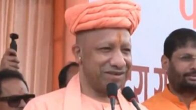 Photo of मथुरा में सीएम योगी की हुंकार: ‘सनातन को मिटाने वाले खुद मिट गए, राष्ट्र विरोधियों की होगी कंस जैसी दुर्गति’