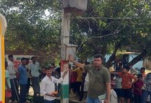 Photo of शाहजहांपुर: बिजली के खंभे के सपोर्टिंग तार में उतरे करंट से 8 वर्षीय मासूम की मौत, बेबस परिवार पर टूटा दुखों का पहाड़
