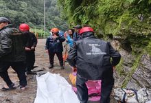 Photo of केदारनाथ यात्रा मार्ग पर दर्दनाक हादसा: पहाड़ी से गिरे पत्थर की चपेट में आने से महाराष्ट्र की महिला श्रद्धालु की मौत