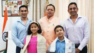 Photo of उत्तराखंड के नन्हे पर्वतारोहियों ने रचा इतिहास: किलिमंजारो फतह करने वाले प्रिशा और रियांश से मिले सीएम धामी, दी बधाई