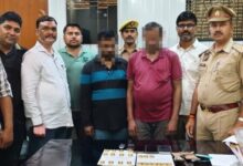 Photo of चंदौली में पुलिस की बड़ी कार्रवाई: कार के गियर बॉक्स में छिपा 3.92 करोड़ का विदेशी सोना बरामद, दो तस्कर गिरफ्तार
