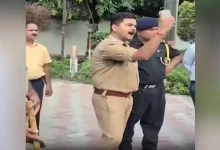 Photo of “इतनी फोर्स लगाऊंगा कि ठंडा कर दूंगा…”, गोरखपुर यूनिवर्सिटी में भूख हड़ताल कर रहे छात्रों को दारोगा की धमकी, वीडियो वायरल