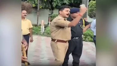 Photo of “इतनी फोर्स लगाऊंगा कि ठंडा कर दूंगा…”, गोरखपुर यूनिवर्सिटी में भूख हड़ताल कर रहे छात्रों को दारोगा की धमकी, वीडियो वायरल
