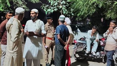 Photo of मुजफ्फरनगर में भीषण सड़क हादसा: ओवरटेक की होड़ में रोडवेज बस ने ली 5 लोगों की जान, बेटियों की शादी के कार्ड बांटने निकले पिता की भी मौत