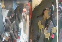 Photo of मसूरी के रेस्टोरेंट में सरेआम गुंडागर्दी: युवक और उसके साथियों पर लाठी-डंडों से हिंसक हमला, CCTV फुटेज वायरल