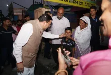 Photo of जब जनता को देख सीएम धामी ने रुकवाया अपना काफिला: मियांवाला में आमजन के बीच पहुंचे मुख्यमंत्री, बच्चों के साथ ली सेल्फी