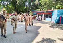 Photo of लखीमपुर खीरी के चिल्ड्रेन एकेडमी में दिनदहाड़े गोलीकांड, युवक और महिला की मौत से मची दहशत