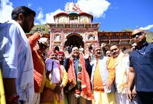 Photo of मुख्यमंत्री पुष्कर सिंह धामी ने किए बद्रीनाथ धाम के दर्शन, मास्टर प्लान के कार्यों की समीक्षा कर कथा महोत्सव में लिया भाग