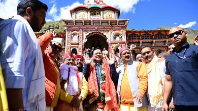 Photo of मुख्यमंत्री पुष्कर सिंह धामी ने किए बद्रीनाथ धाम के दर्शन, मास्टर प्लान के कार्यों की समीक्षा कर कथा महोत्सव में लिया भाग