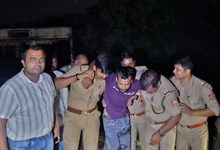 Photo of गोंडा में पुलिस और गोतस्करों के बीच बड़ी मुठभेड़: फायरिंग में एक बदमाश को लगी गोली, दो अन्य साथी भी गिरफ्तार