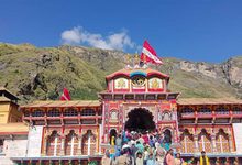 Photo of बद्रीनाथ धाम में टूटा श्रद्धालुओं की भीड़ का रिकॉर्ड: सीएम धामी ने भव्य स्वरूप और बेहतर सुविधाओं का दिया आश्वासन
