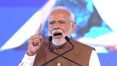 Photo of मुंबई में PM मोदी के कार्यक्रम से पहले फर्जी पीएमओ आईडी और बंदूक के साथ दो संदिग्धों को हिरासत में लिया गया
