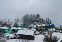 Photo of उत्तराखंड के चमोली के ऊंचे इलाकों में बारिश के बीच बर्फबारी शुरू