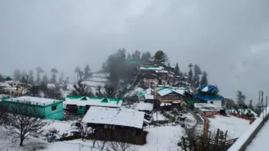 Photo of उत्तराखंड के चमोली के ऊंचे इलाकों में बारिश के बीच बर्फबारी शुरू