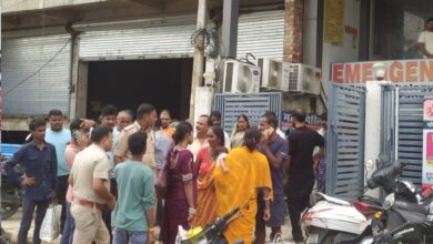 Photo of एंबुलेंस चालक की मनमानी और निजी अस्पताल की लूट ने ली मासूम की जान, पटना की जगह गोरखपुर लाकर सवा लाख की वसूली का आरोप