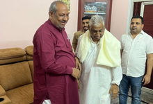 Photo of यूपी की सियासत में नया मोड़: नेता प्रतिपक्ष से मिले मंत्री संजय निषाद, कहा- ‘जो निषाद समाज के साथ, हम उसके साथ’