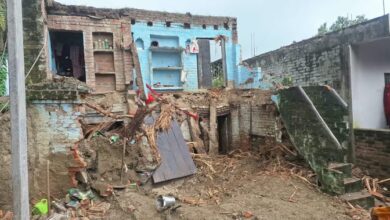 Photo of कानपुर में हृदयविदारक हादसा: कच्ची छत ढहने से पिता और तीन बेटियों की दर्दनाक मौत, एक बेटी गंभीर